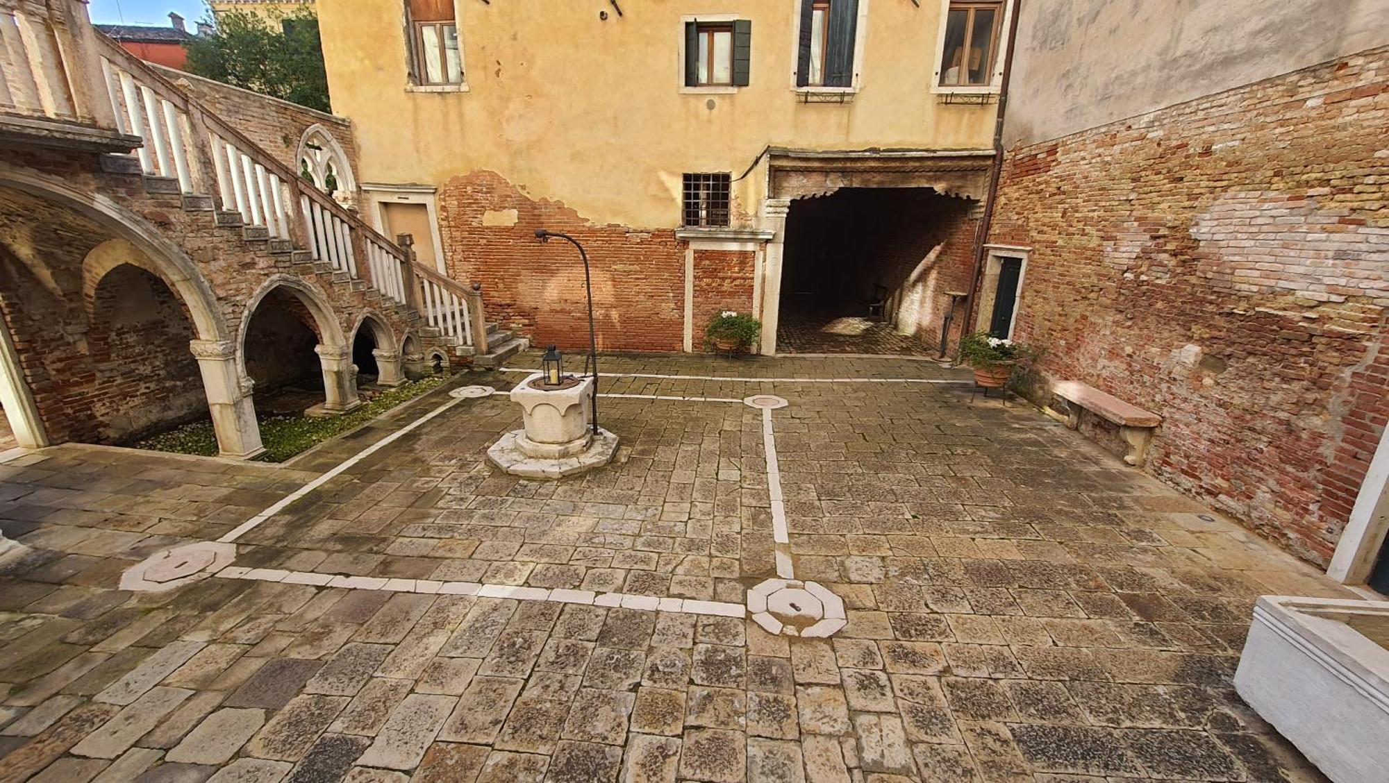 Aparthotel Palazzo Contarini Della Porta Di Ferro Venedig Exterior foto
