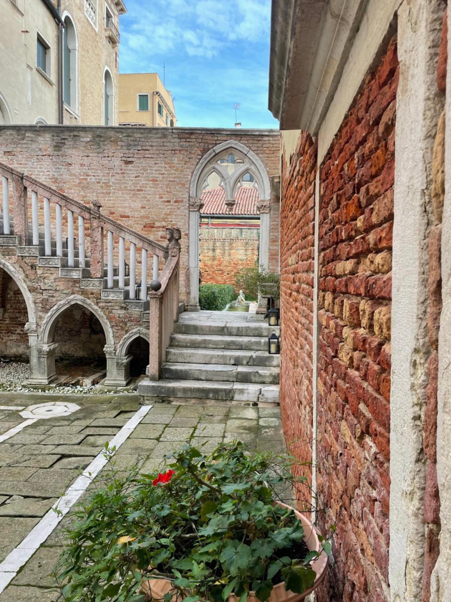 Aparthotel Palazzo Contarini Della Porta Di Ferro Venedig Exterior foto