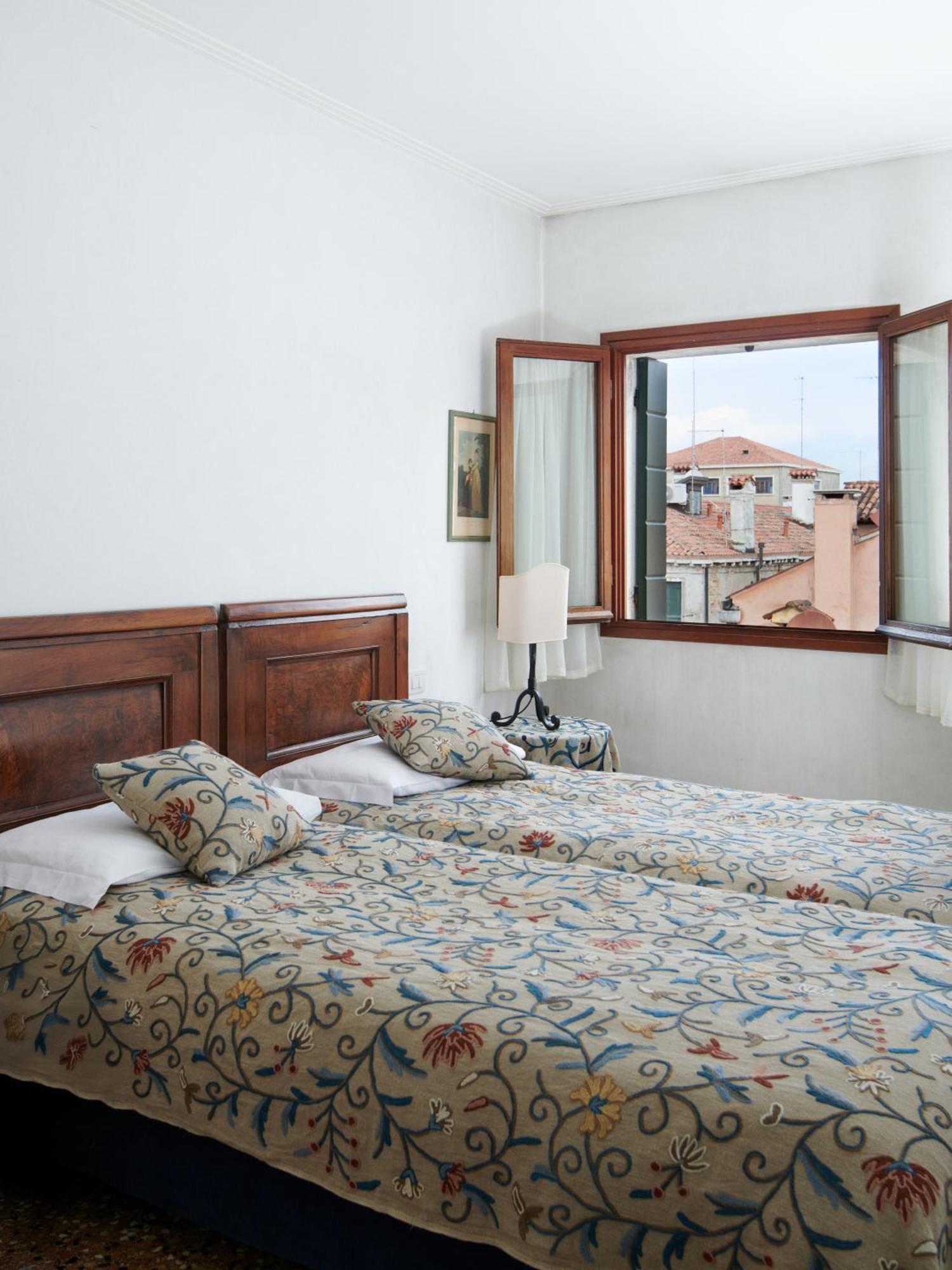 Aparthotel Palazzo Contarini Della Porta Di Ferro Venedig Exterior foto