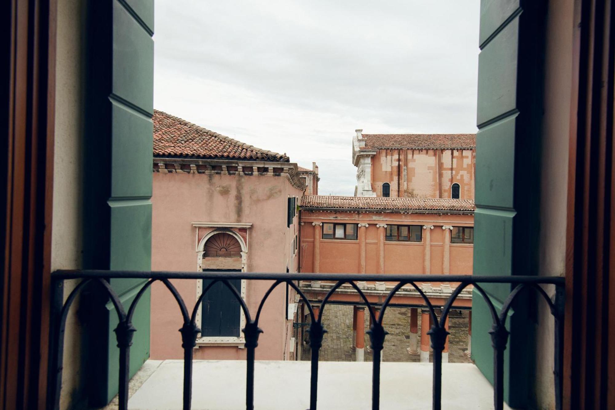 Aparthotel Palazzo Contarini Della Porta Di Ferro Venedig Exterior foto